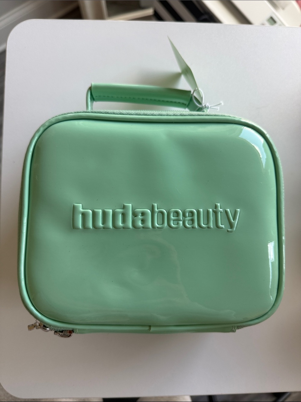 HUDA BEAUTY Mint Green Patent Cosmetic Case